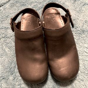 EUC Dansko Black Clogs size 42